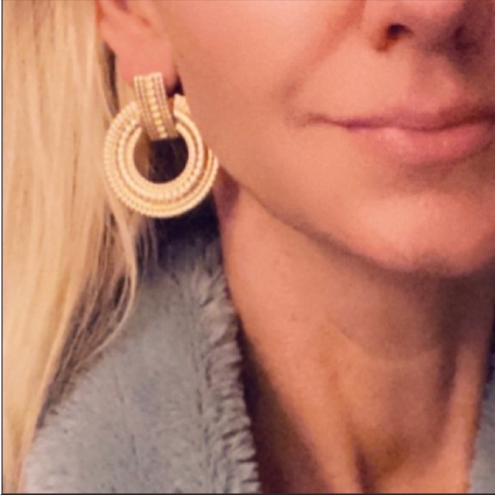 Last pair!🆕 anthro gold textured hoop earrings - Picture 4 of 5